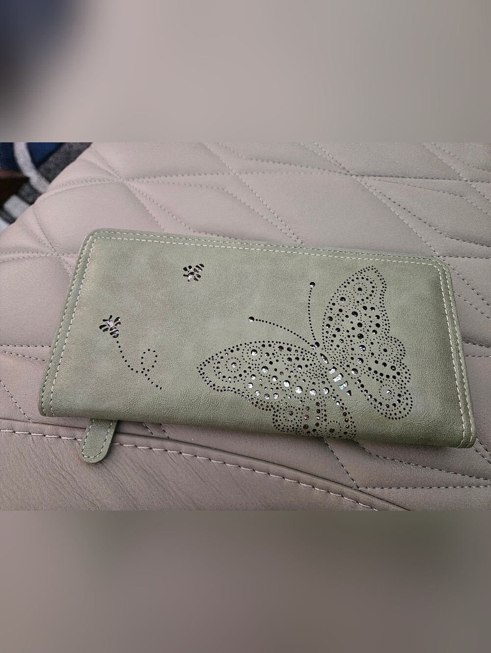 Elegant Green Butterfly Clutch with Rhinestone Accent